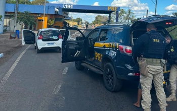 PRF recupera carro 45 minutos após ter sido  furtado