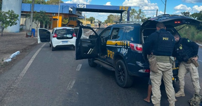 PRF recupera carro 45 minutos após ter sido  furtado