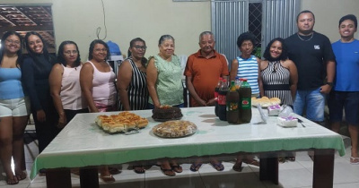 Eleonora Mendes recebe festa surpresa no dia do seu aniversário