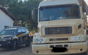 PRF apreende 450 kg de drogas em Oeiras